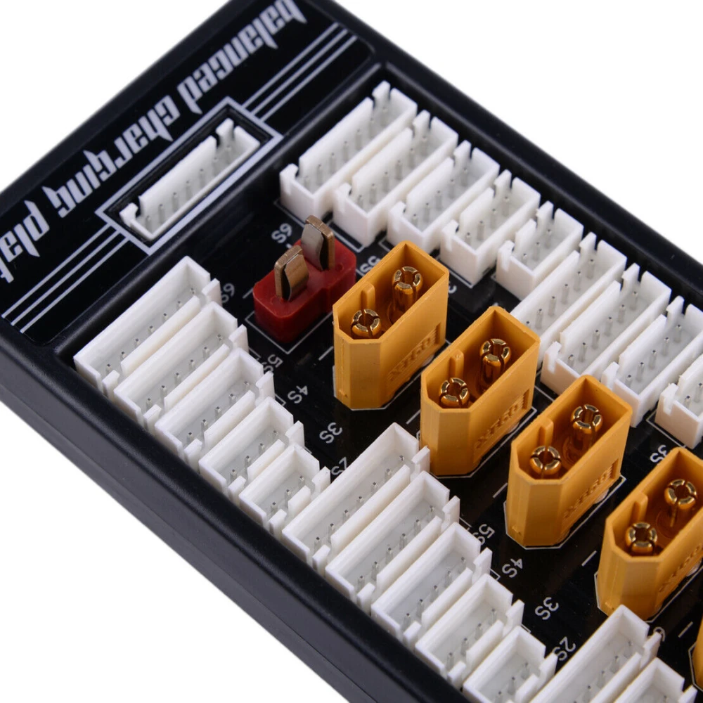 Adaptador de carga LiPo 2-6S en uso con baterías de drones