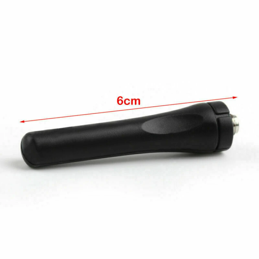 Detalle del conector SMA macho de la antena Baofeng 6cm para walkie talkie
