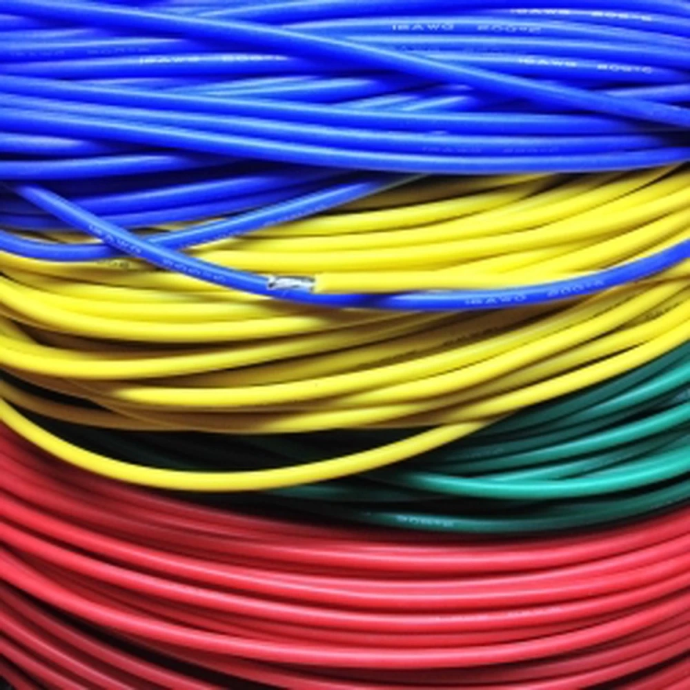 Elastīgs silikona kabelis 16AWG sarkans, līdz 200º un 3kV elektriskajiem testiem