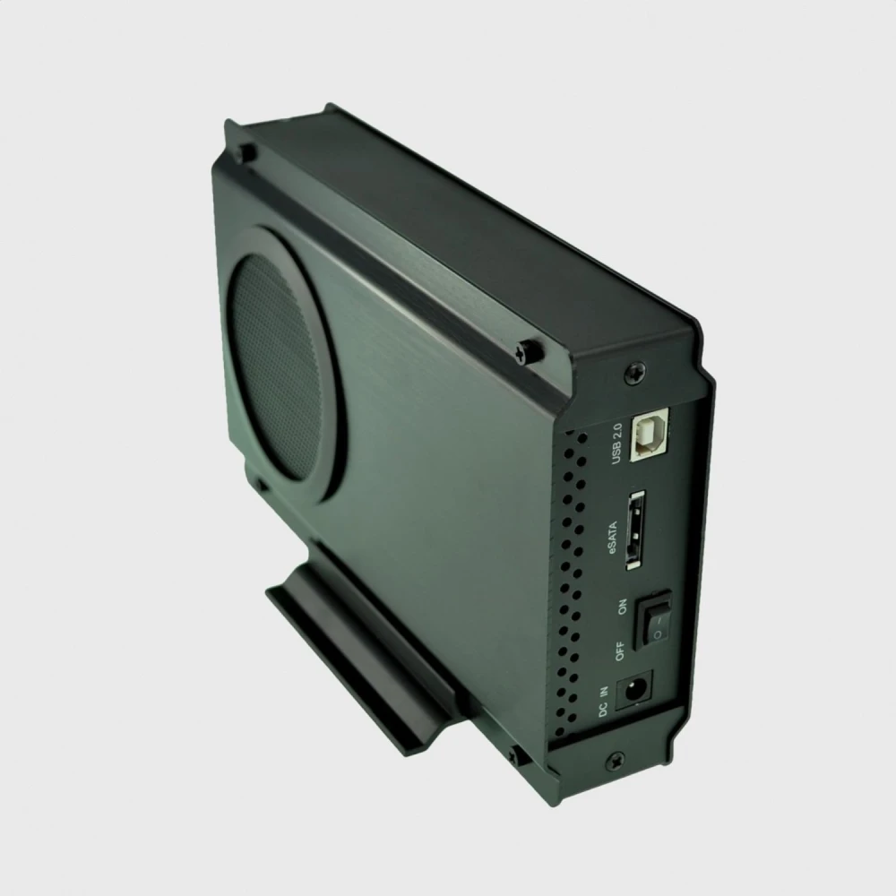Vista frontal de caja externa para disco duro 3.5 con puerto USB 2.0 y ventilador
