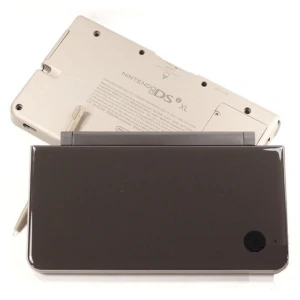 Nintendo DSi XL korpuss brūns ar pogām un skrūvēm