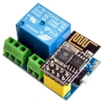 Vista frontal del módulo relé WiFi ESP8266 ESP-01S para domótica