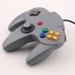 Nintendo 64 saderīgs kontrolieris ar oriģinālo savienotāju un melnu kabeli