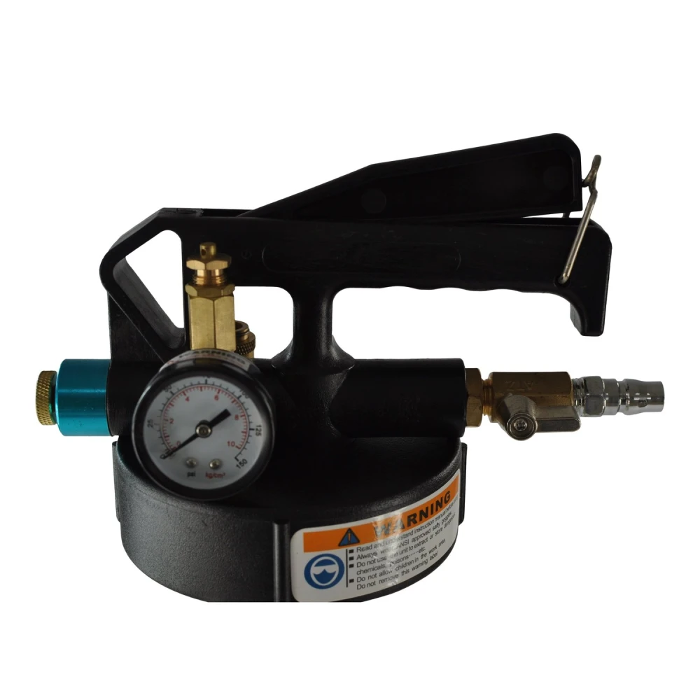 Máquina automática llenado de aceite de engranajes neumática con mangueras conectadas