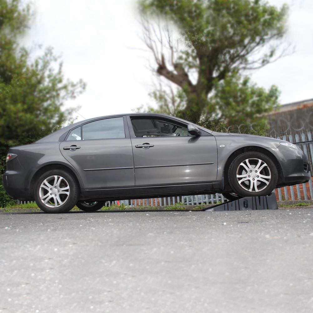 Automašīnas uzbrauktuve plastmasas 2 tonnas x 2 gab. 4x4 un citiem auto