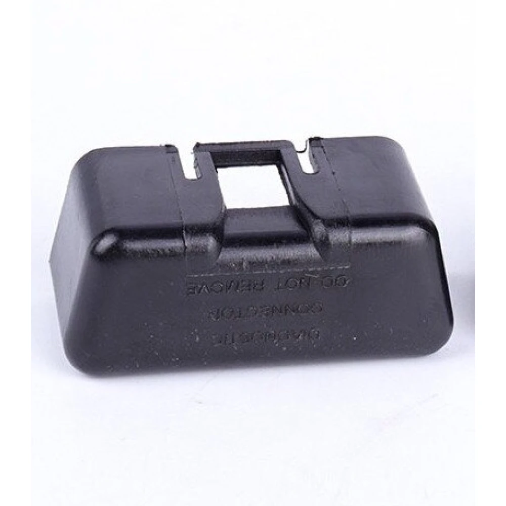 Tapón protector para puerto OBD2 instalado en vehículo