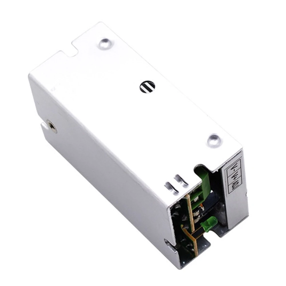 Alimentador para equipos de audio y vídeo con conector tipo terminal de tornillo