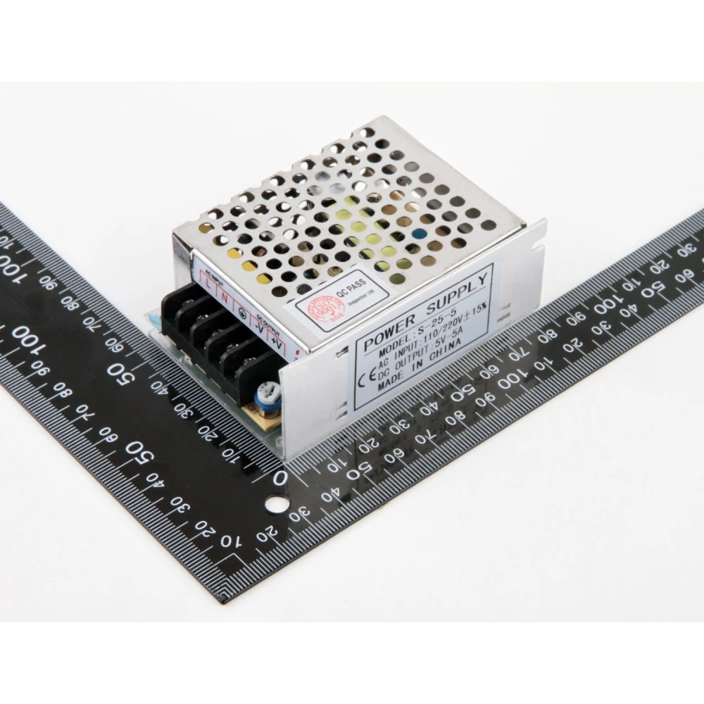 Vista lateral del transformador 5V 5A con conector terminal de tornillo